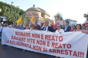 Sea Watch, la Capitana batte il Capitano, il Gip non convalida l’arresto, Carola libera