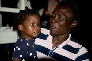 Migranti Alan Kurdi sbarcati a Malta, applausi e gioia