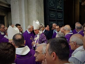 Catania, in migliaia ai funerali di monsignor Gaetano Zito