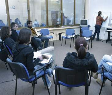 Formazione: per ogni insegnante due impiegati amministrativi Formazione: per ogni insegnante due impiegati amministrativi