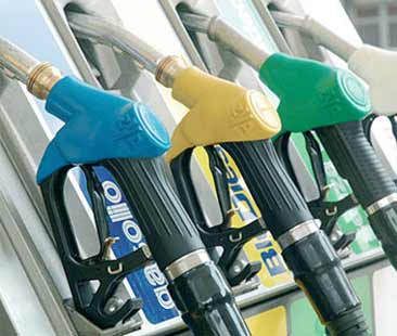 Caro benzina, la Sicilia piange nonostante le sue raffinerie