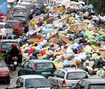 Palermo – “Murati” da montagne di rifiuti Palermo – “Murati” da montagne di rifiuti