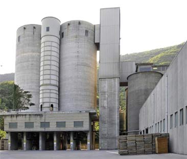 Il ministro Clini: rifiuti nei cementifici Il ministro Clini: rifiuti nei cementifici