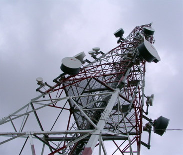 Campi elettromagnetici, da lunedì le nuove norme sull’esposizione Campi elettromagnetici, da lunedì le nuove norme sull’esposizione