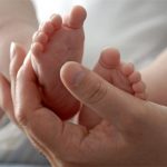 Il desiderio di diventare genitori si scontra con crisi e burocrazia