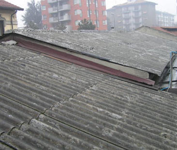 Pericolo amianto nelle scuole. Bonifiche solo in 1 edificio su 100