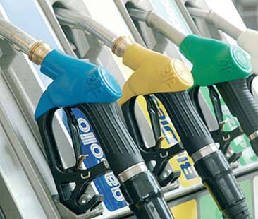 Caro benzina, 200 euro in più l’anno Caro benzina, 200 euro in più l’anno