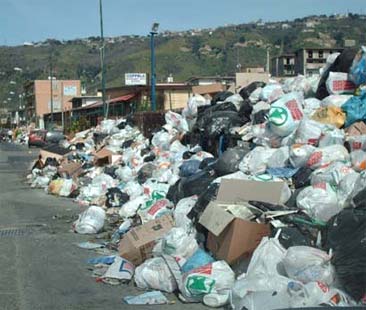 Rifiuti, Regione dà piccolo acconto del miliardo di debiti con le aziende