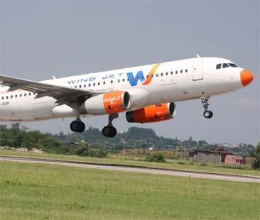 Addio di Wind Jet ai cieli? EasyJet pronta a rilevare gli slot