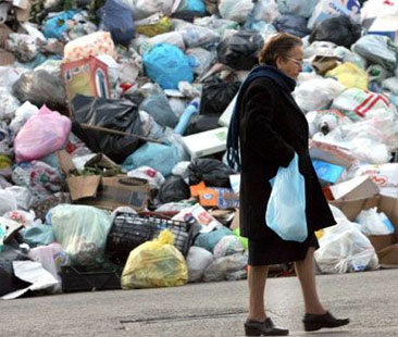 Produciamo sempre più immondizia Produciamo sempre più immondizia