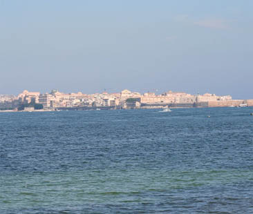 Palude maleodorante nel Porto. Siracusa si mobilita: no ai liquami