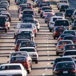 Per fronteggiare l’estate in auto è fondamentale bere molto