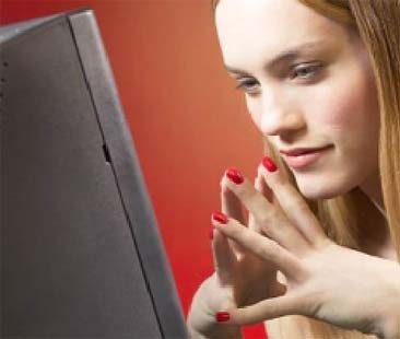 Le donne snobbano i coetanei. Tutte a caccia dell’uomo âgé