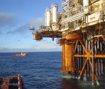 L’accusa: l’Italia regala il petrolio. Il Canale di Sicilia torna a rischio L’accusa: l’Italia regala il petrolio. Il Canale di Sicilia torna a rischio