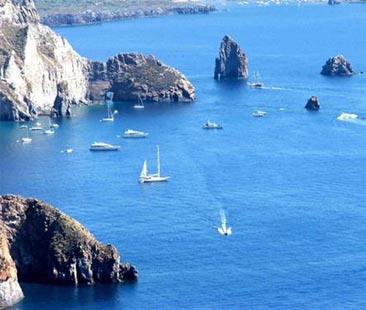 Trasporti e turismo estivo: il mordi e fuggi causa un -30% delle presenze alle Eolie Trasporti e turismo estivo: il mordi e fuggi causa un -30% delle presenze alle Eolie