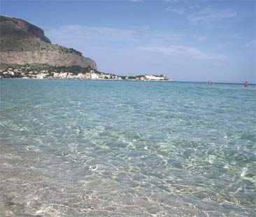 Numeri fiacchi per il turismo ferragostano Numeri fiacchi per il turismo ferragostano