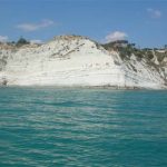 La Scala dei Turchi fà il pieno di turisti ma parcheggi e servizi non bastano mai
