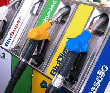 Carburanti, prezzi “impazziti” saltano le regole del mercato