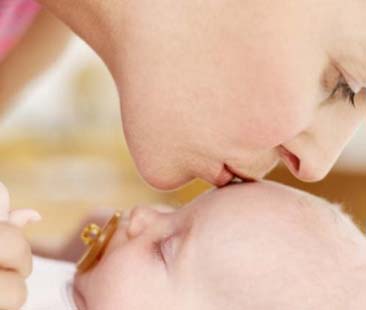 Donne e madri al tempo della crisi, a rischio il benessere dei figli