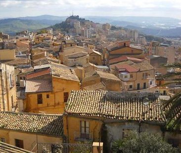 Agrigento – Crolli in centro, fondi “ristretti”