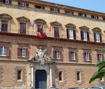 Regionali senza concorso grazie a Lombardo