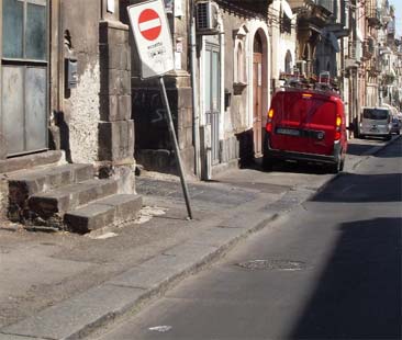 A Catania per i disabili la vita è dura. La normalità s’infrange contro le barriere