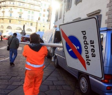 Palermo – Mondello “pedonale”, tutti contro e l’esperimento si è già “ristretto” Palermo – Mondello “pedonale”, tutti contro e l’esperimento si è già “ristretto”