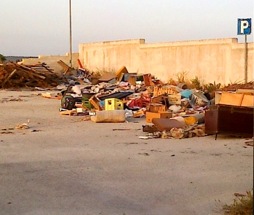 La Marsala delle periferie dimenticate tra rifiuti, erbacce e viabilità carente La Marsala delle periferie dimenticate tra rifiuti, erbacce e viabilità carente