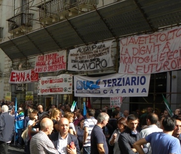 Catania – Alta tensione Aligrup: protesta in Prefettura Catania – Alta tensione Aligrup: protesta in Prefettura