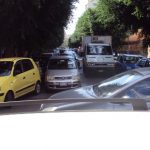 Palermo – Doppia e tripla fila, il gran caos e l’assenza cronica di vigili urbani