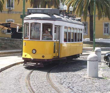 Lisbona: la luce bianca della città sull’Atlantico
