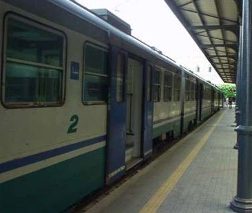 Palermo-Messina in treno, una delle 10 tratte peggiori Palermo-Messina in treno, una delle 10 tratte peggiori