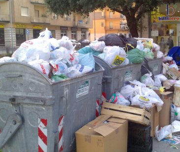 Catania – Mafia, rifiuti e corruzione, 27 persone in manette Catania – Mafia, rifiuti e corruzione, 27 persone in manette