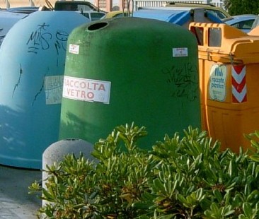 Palermo – “Cornuti e bastonati” con la Tares. Aumentano le tasse, non i servizi