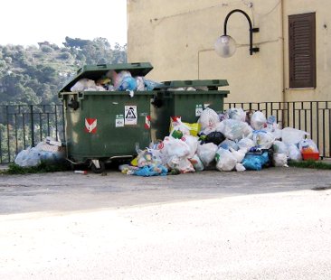 Una Contea sommersa dalla spazzatura