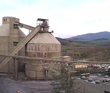 Bruciare i rifiuti nei cementifici. Governo consente l’inquinamento