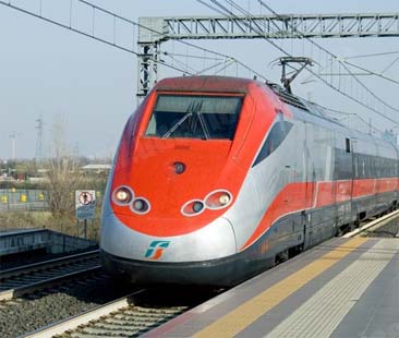 Alta velocità, il nulla corre sui binari