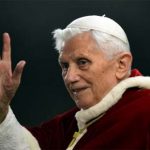 Ratzinger, il gesto umile del Papa conservatore