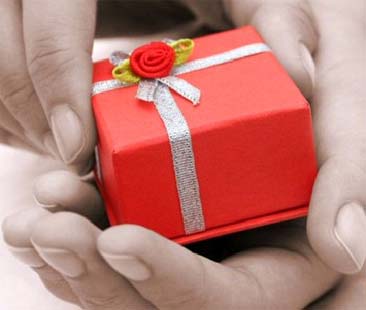 Uomini: tutto quello che non si deve regalare ad una donna Uomini: tutto quello che non si deve regalare ad una donna