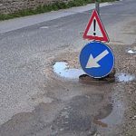 Slalom tra le buche della Città della Contea