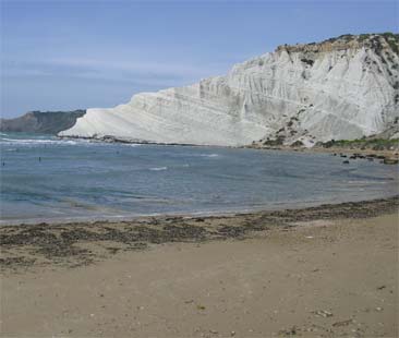 Scala dei turchi off-limits per l’estate. Un colpo da Ko per il settore turistico Scala dei turchi off-limits per l’estate. Un colpo da Ko per il settore turistico
