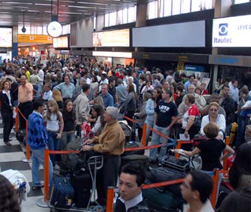 Volo cancellato, assistenza e compensazione pecunaria