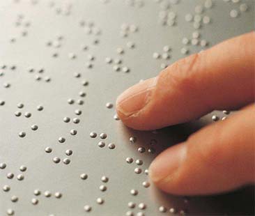 La Regione siciliana orba di fronte ai ciechi. Tagliati i fondi per l’assistenza