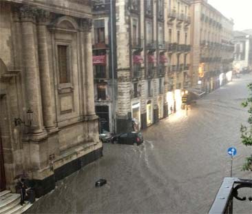 Catania – La città subirà le bombe d’acqua finché non ci sarà manutenzione Catania – La città subirà le bombe d’acqua finché non ci sarà manutenzione