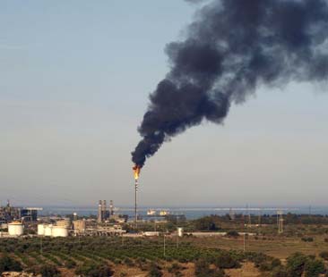 Triangolo industriale, Arpa assicura “Sfiaccolamenti meno pericolosi”