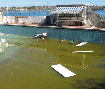 Siracusa – Quando l’unico sport comunale è lo spreco. Ad Augusta piscina foglia di fico, campetto pericoloso Siracusa – Quando l’unico sport comunale è lo spreco. Ad Augusta piscina foglia di fico, campetto pericoloso