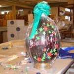 Dal fai da te alle promozioni, l’uovo di Pasqua diventa low-cost