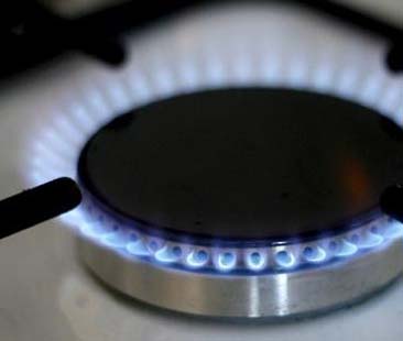 Ad aprile riduzione su luce e gas, risparmi per 60 euro l’anno