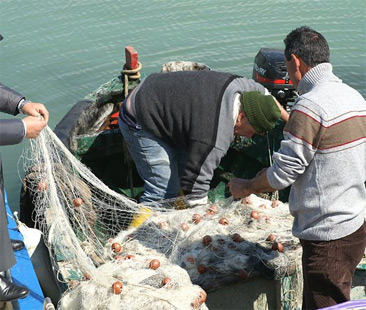 Pescatori siciliani con l’acqua alla gola