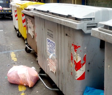 Catania – Cassonetti “abusivi” sparsi in città, ora i sospetti finiscono in Procura Catania – Cassonetti “abusivi” sparsi in città, ora i sospetti finiscono in Procura